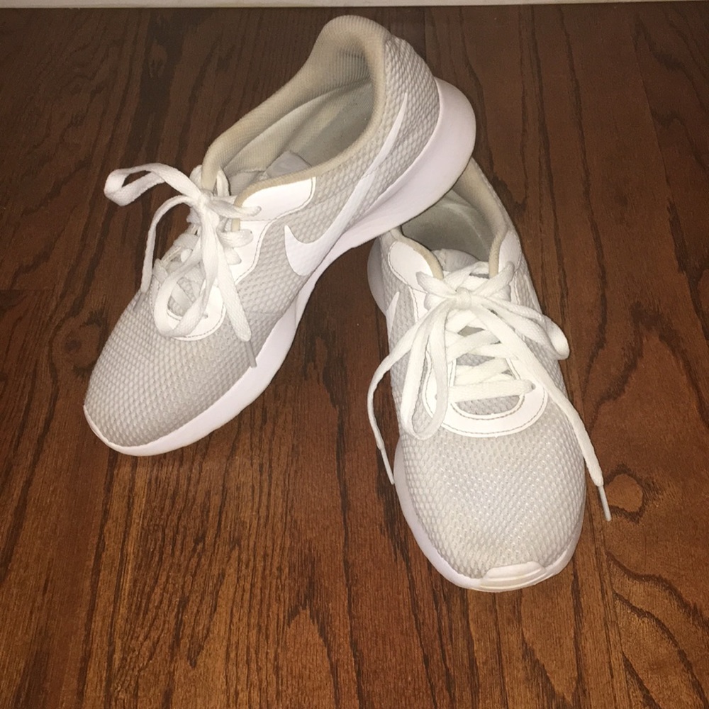 WHITE NIKE TANJUN RUNNING SHOES